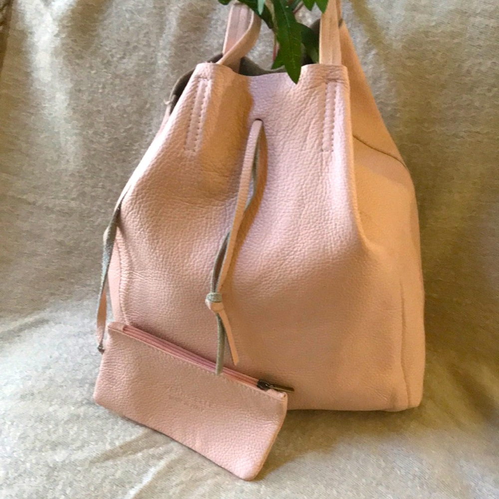 Verra Pelleleather Tote.